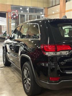 جیپ گراند شیرۆکی